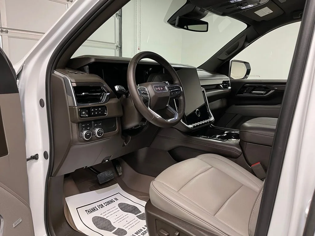 Used 2025 White GMC Elevation image 20