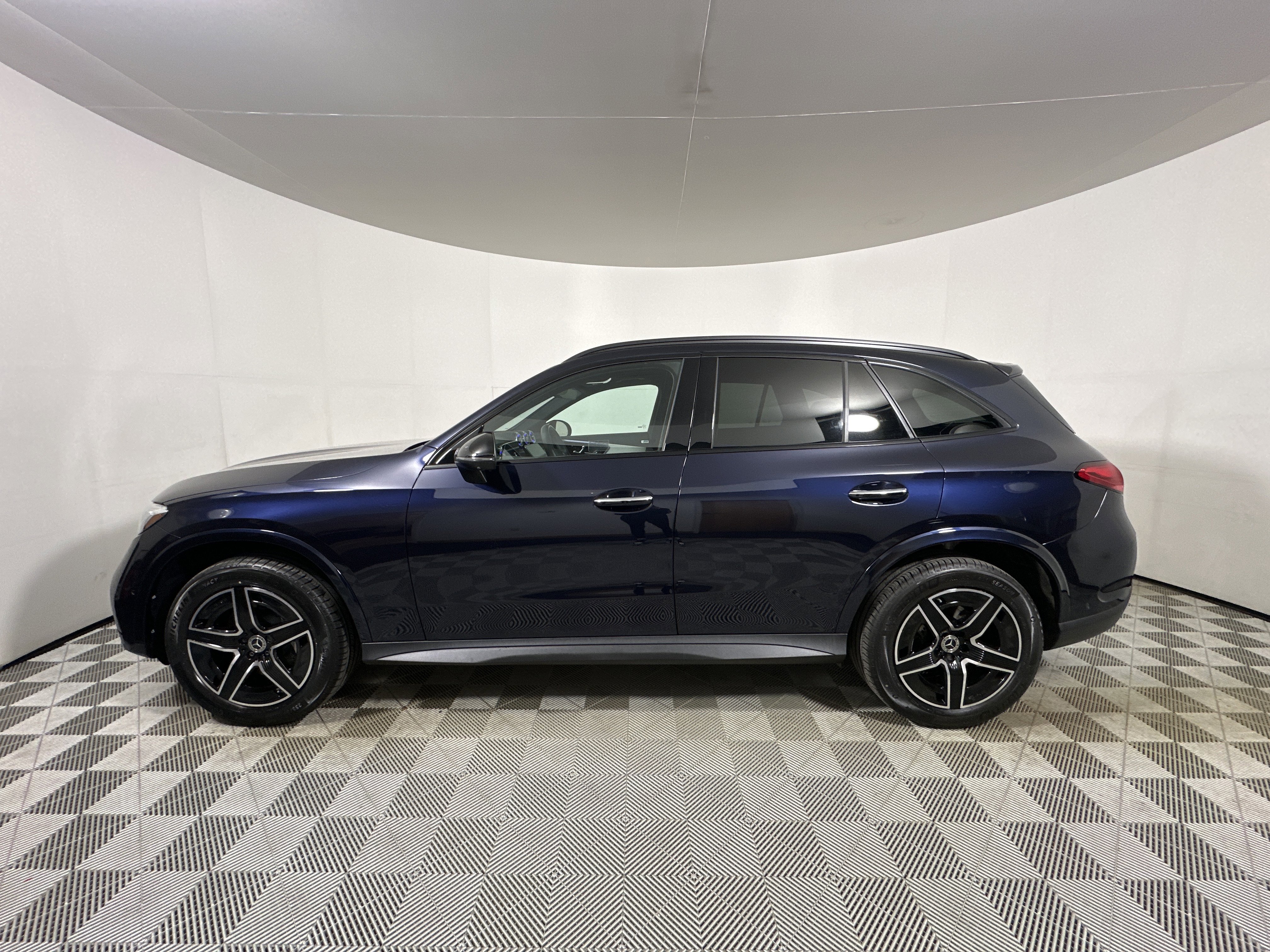 Certified Used 2023 Blue Mercedes-Benz GLC 300 image 4