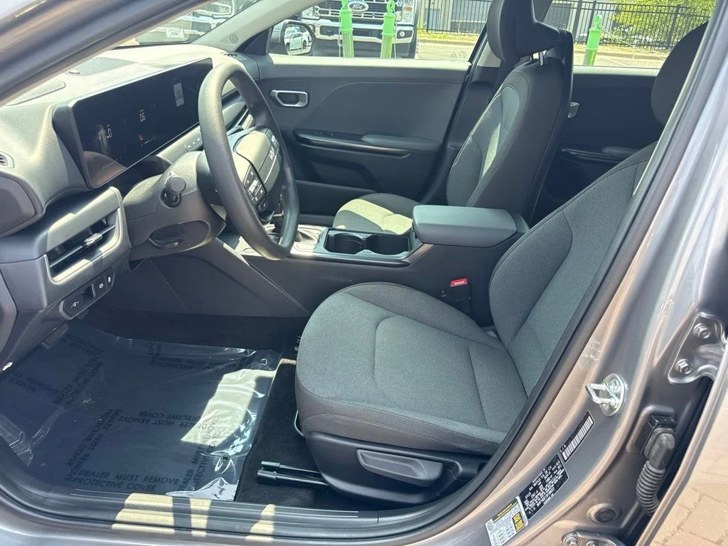 Used 2025 Gray Kia LXS image 9