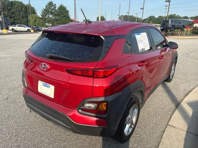 Used 2019 Red Hyundai SE image 8