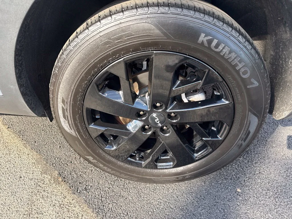 Used 2023 Silver Kia X-Line S image 12