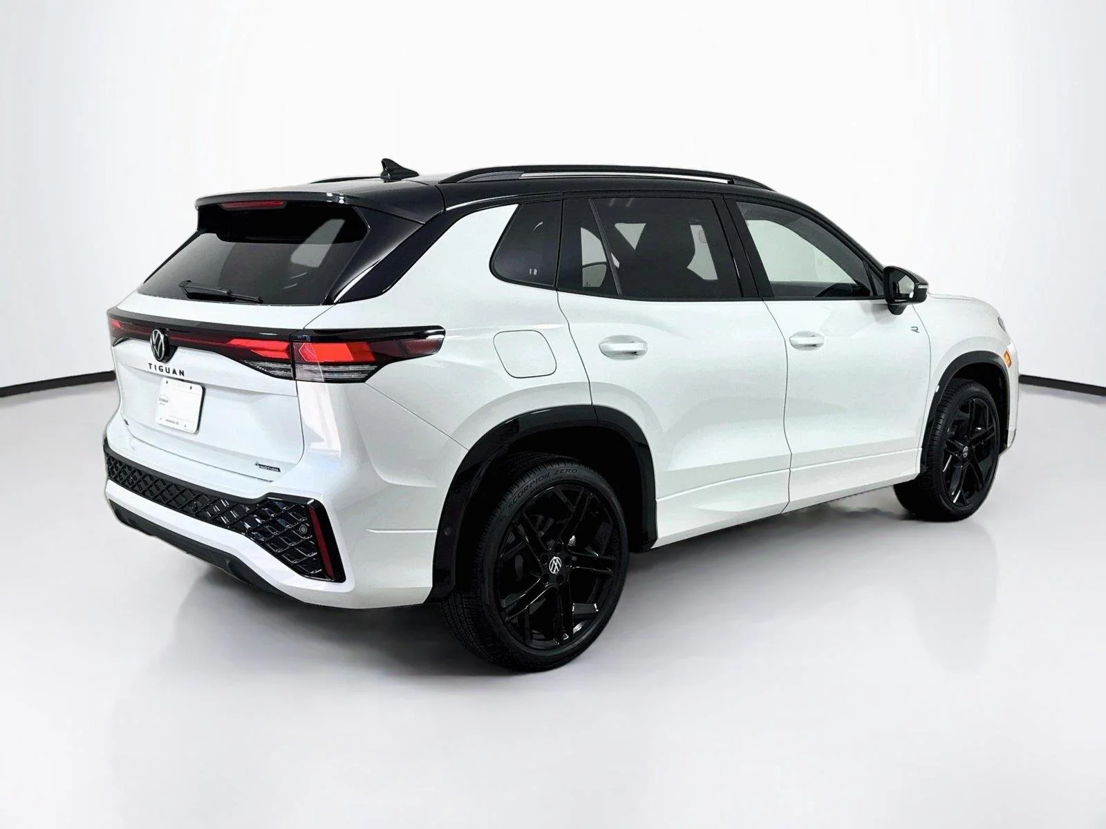 New 2026 WHITE Volkswagen SE R-Line Black image 2