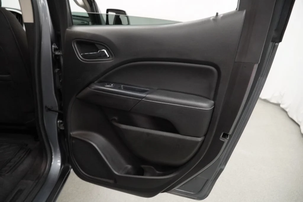Used 2020 SATIN STEEL METALLIC GMC 4WD SLE image 26