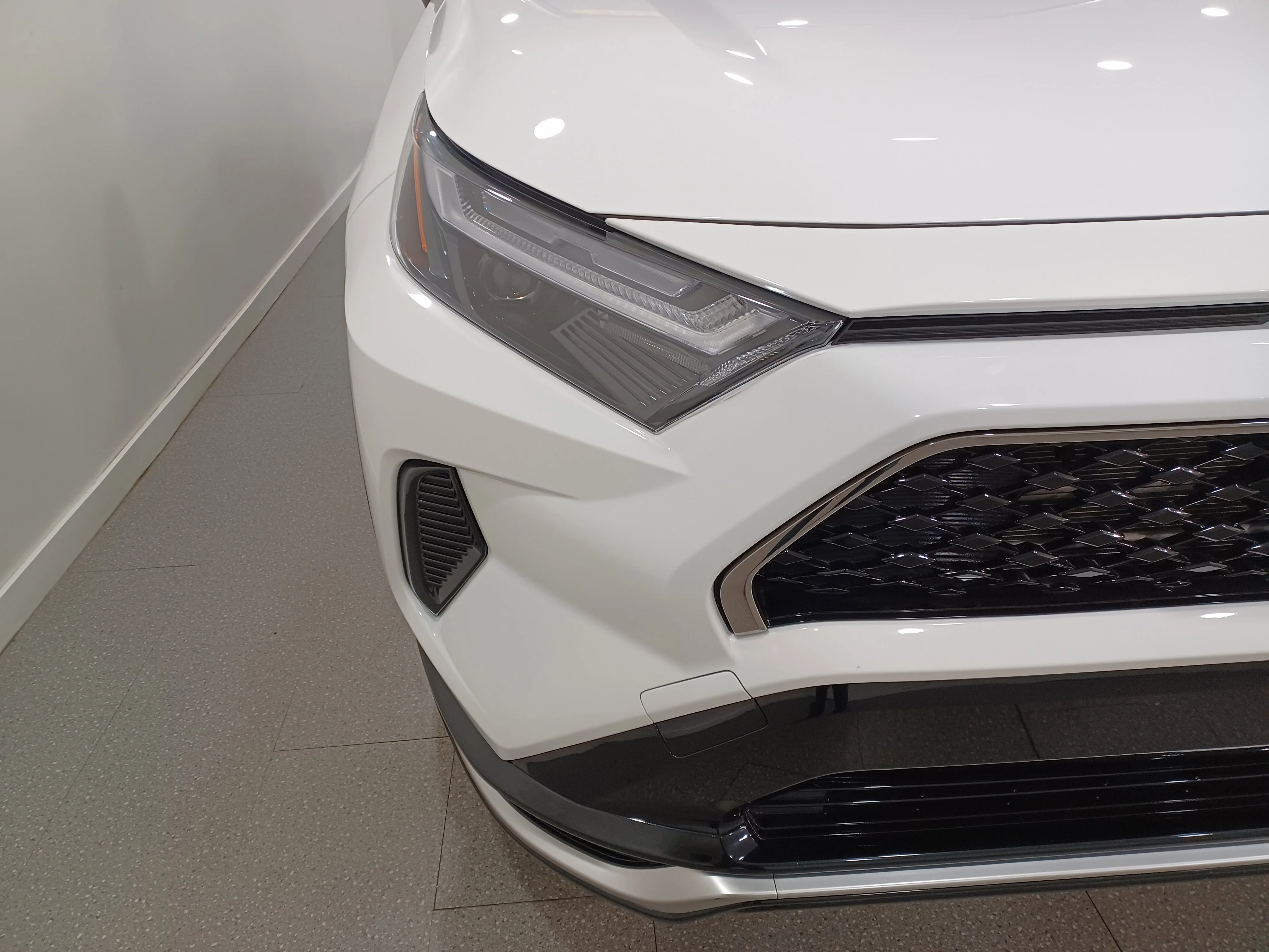 Certified Used 2025 White Toyota SE AWD PHEV*Adaptive Cruise | Remote Climate | Htd Seats &Wheel | Sunroof | Blind Spot Detection image 4