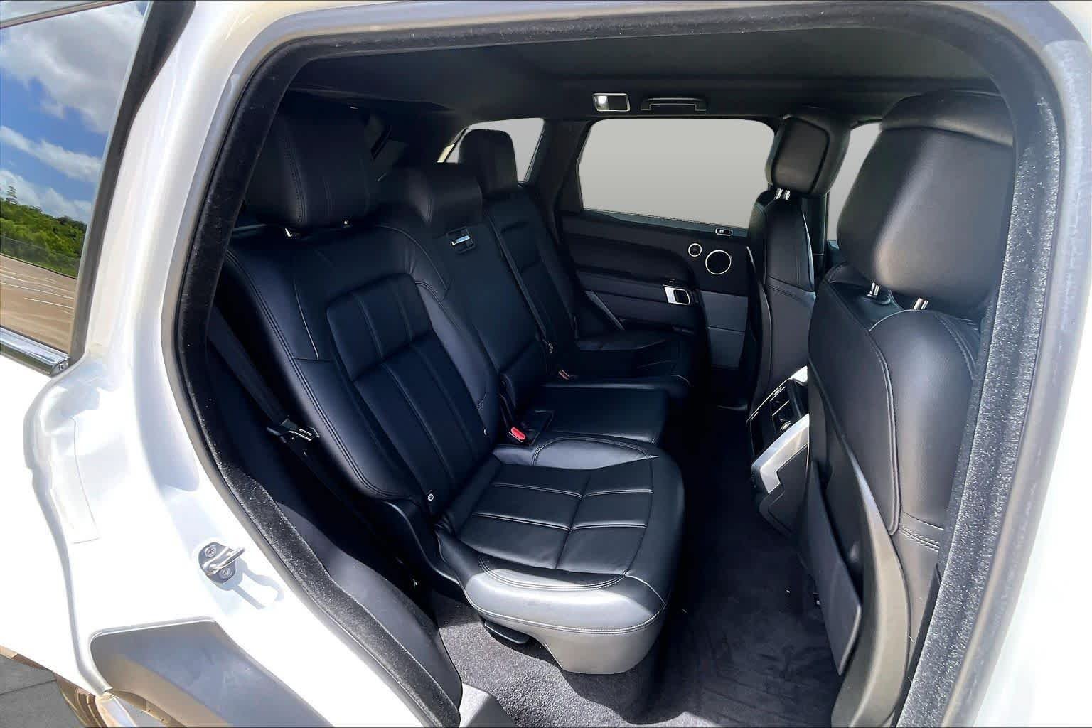 Used 2020 Yulong White Metallic Land Rover SE image 20