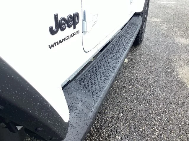 New 2026 Bright White Clearcoat Jeep 4-DOOR SAHARA image 17