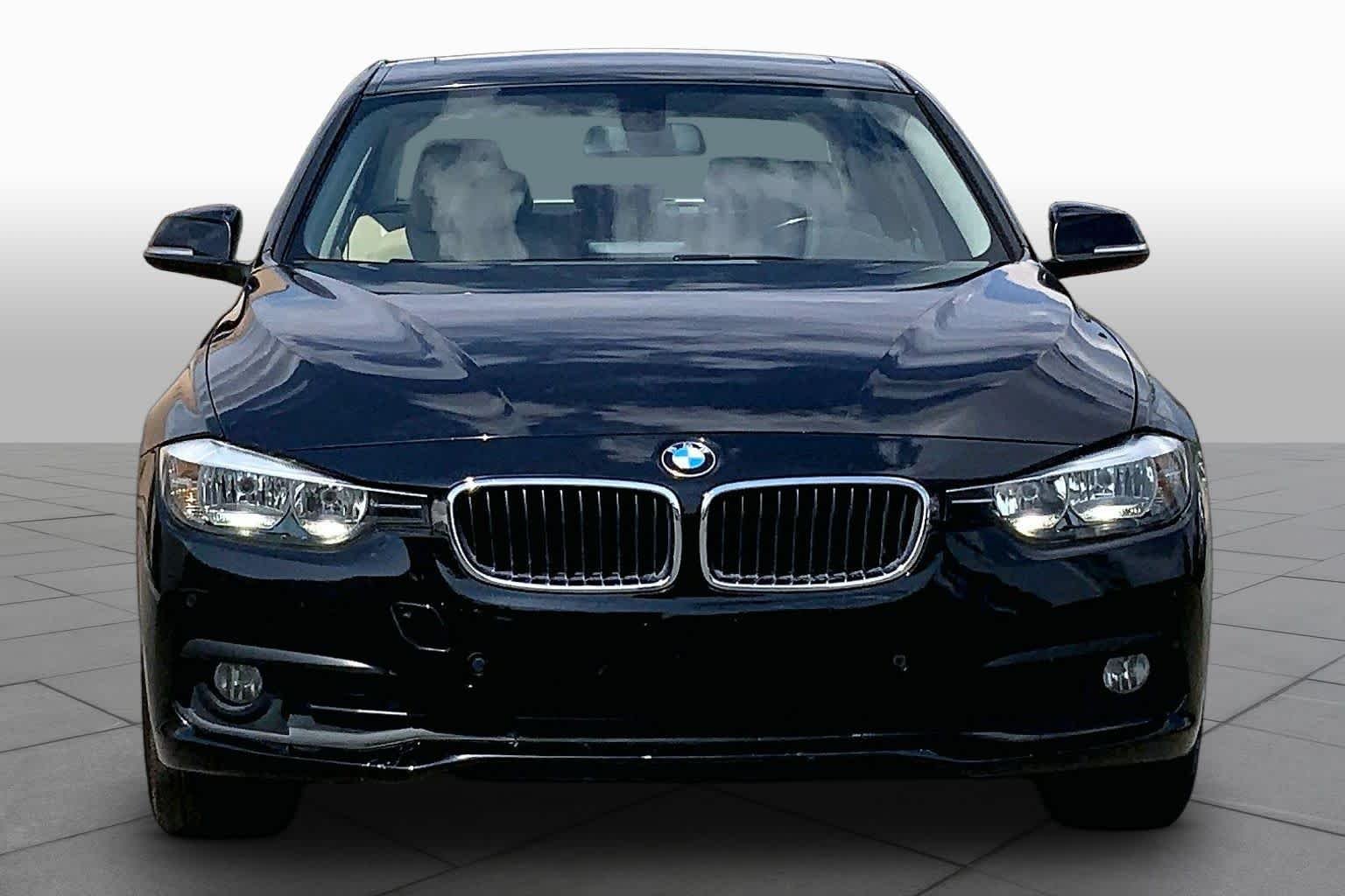 Used 2016 Black Sapphire Metallic BMW 320i xDrive image 3