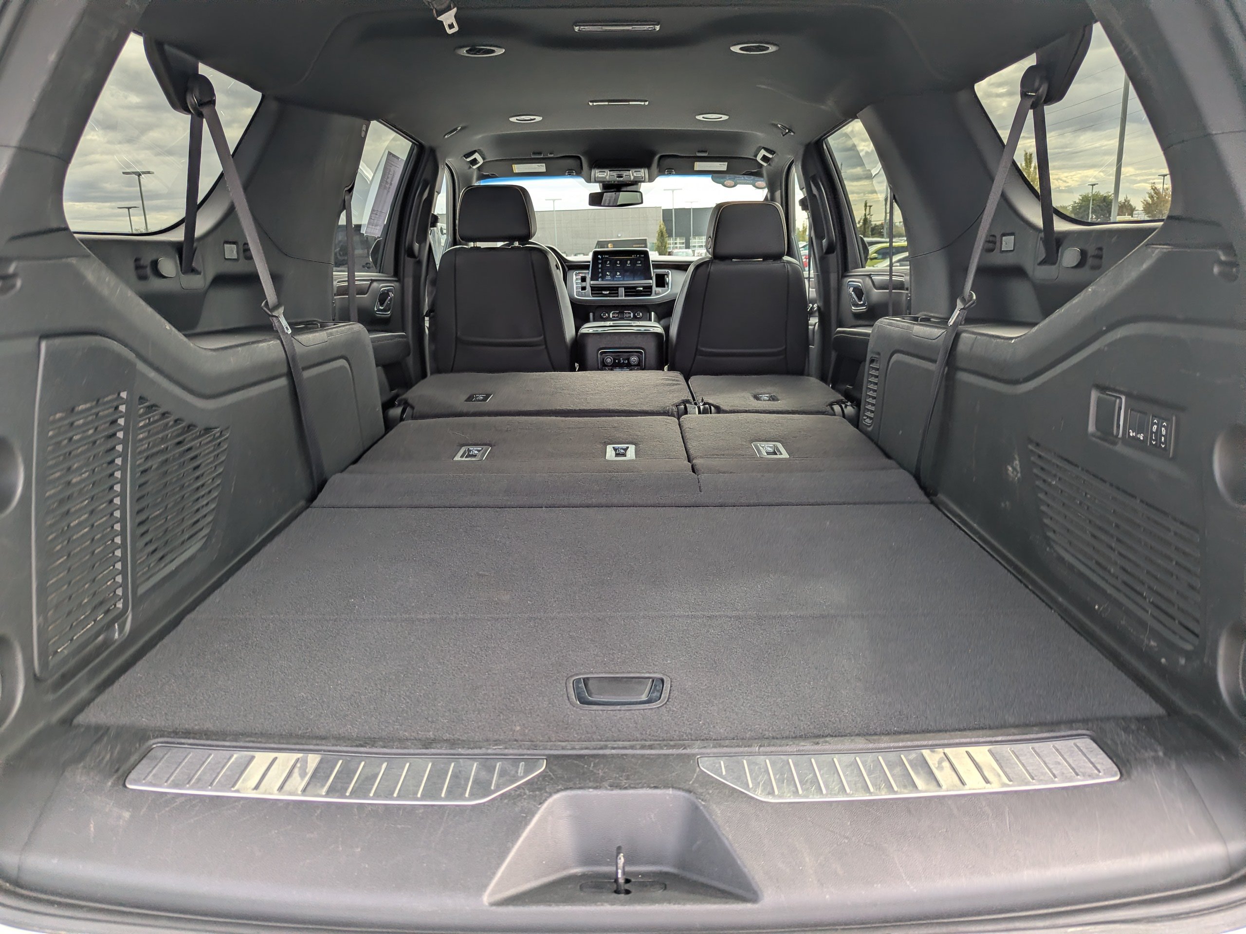 2024 Chevrolet Suburban Premier - Photo 38