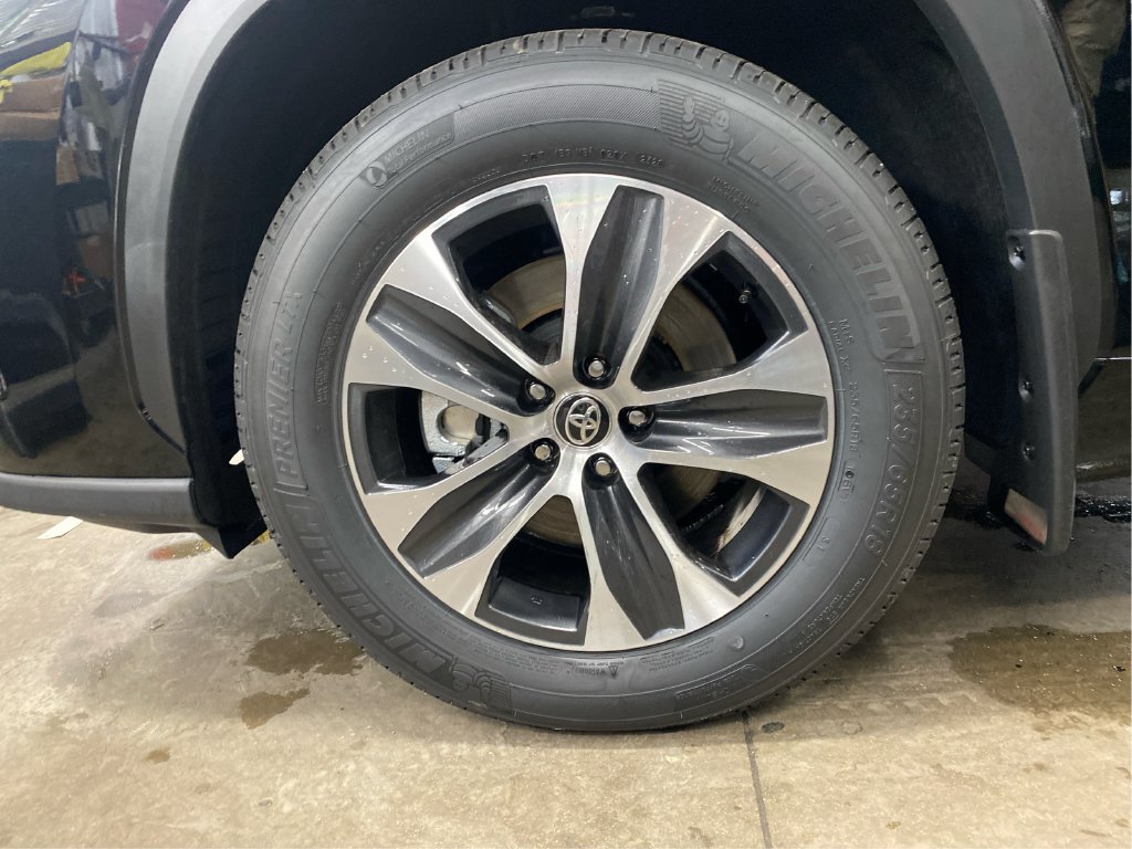 New 2026 Midnight Black Metallic Toyota  XLE image 5