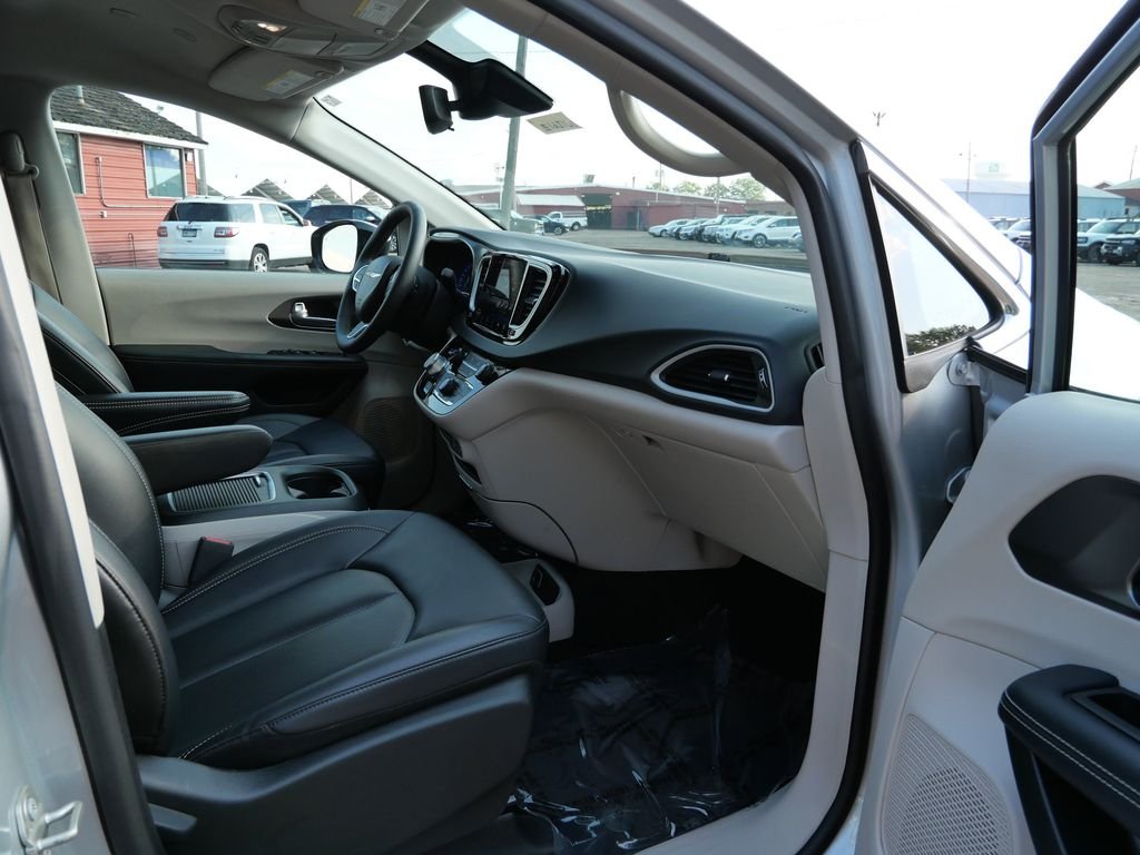 Certified Used 2024 Silver Chrysler Touring L image 11
