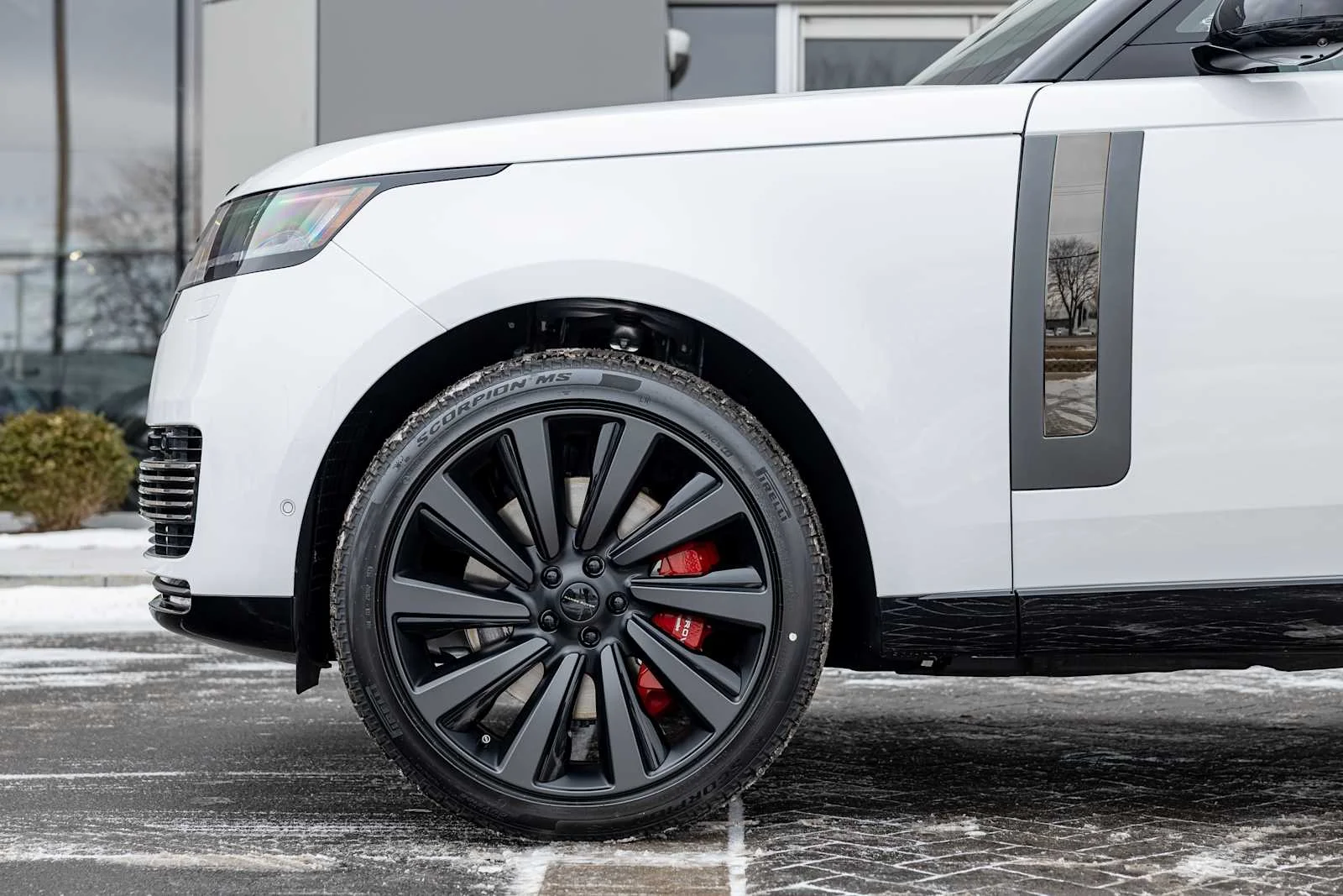 2026 Land Rover Range Rover SV - Photo 9