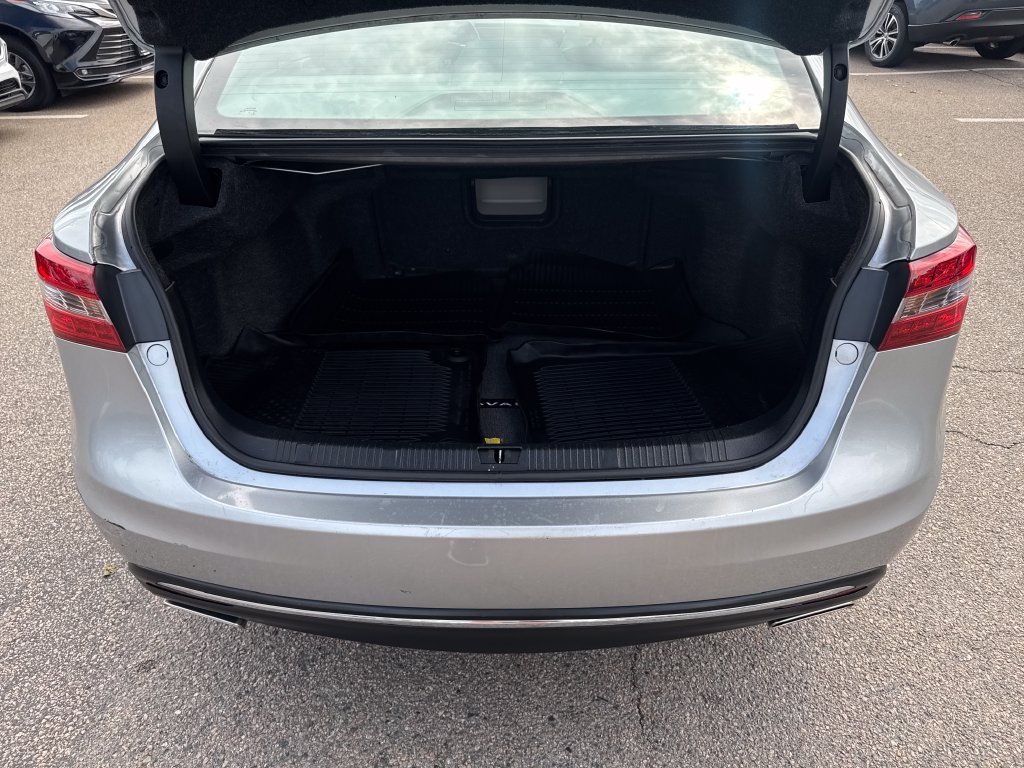 Used 2016 Silver Toyota XLE Premium image 40