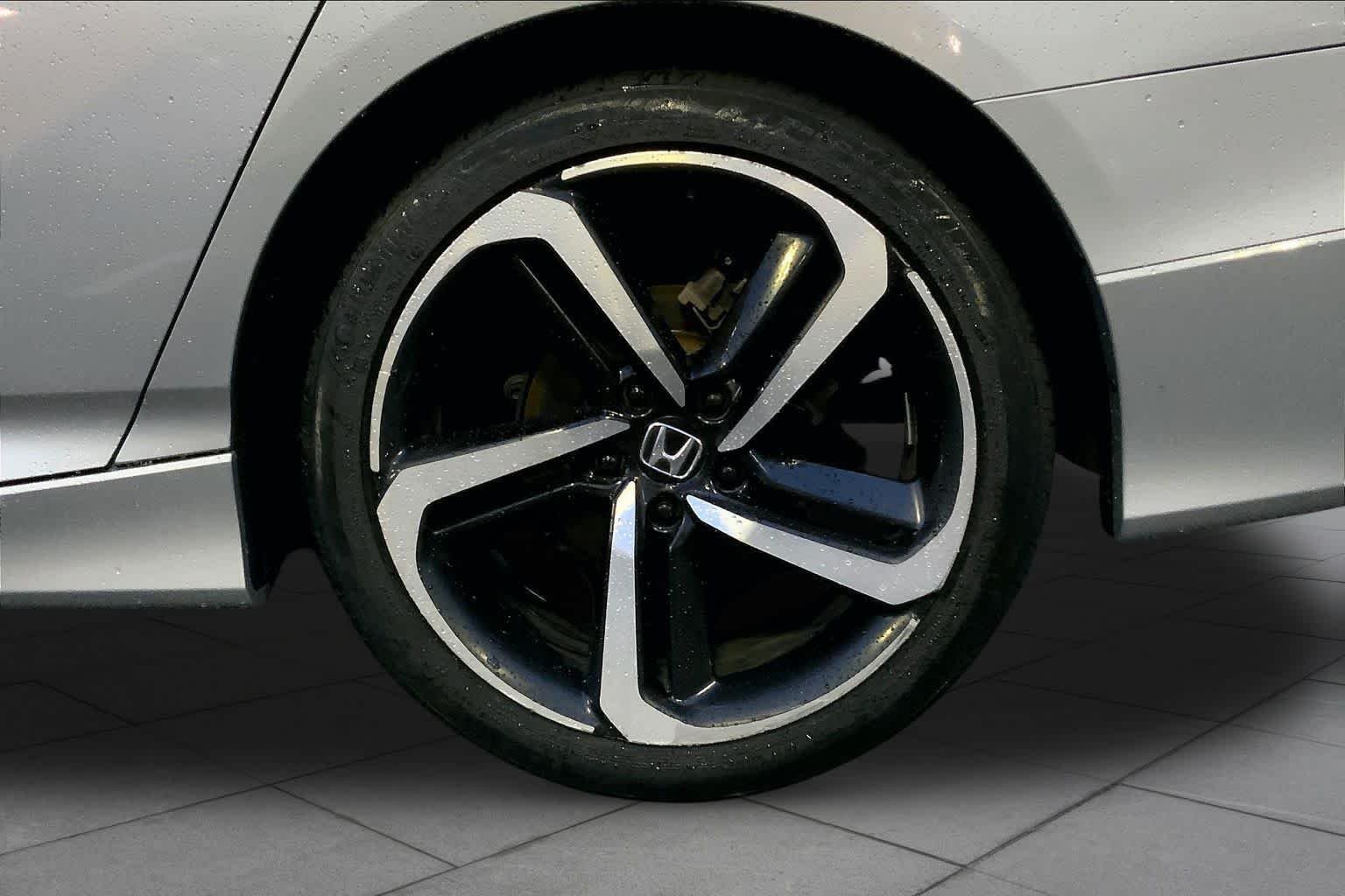 Used 2018 Lunar Silver Metallic Honda Sport 1.5T image 11
