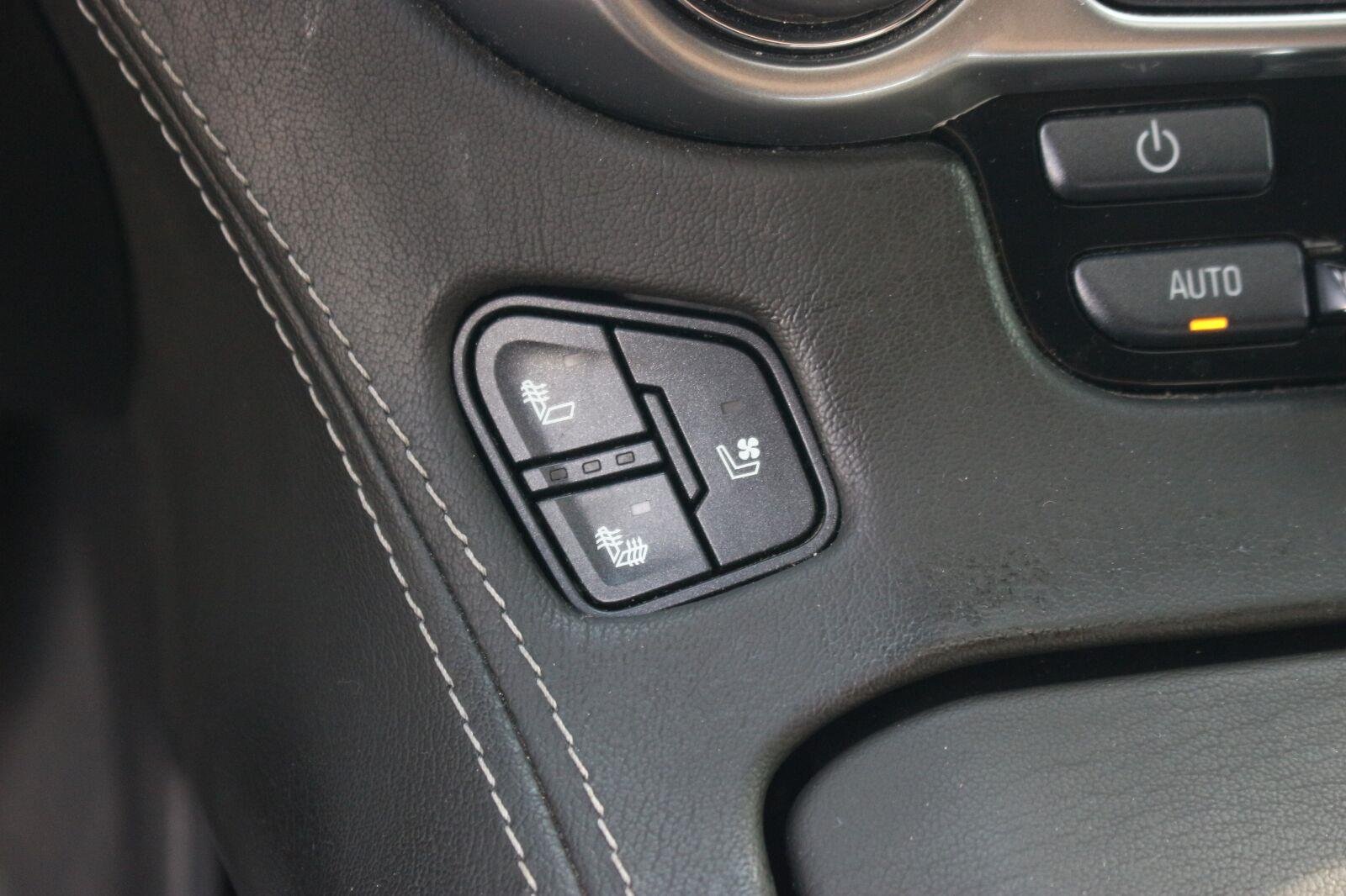 Used 2020 BLACK Chevrolet Premier image 30
