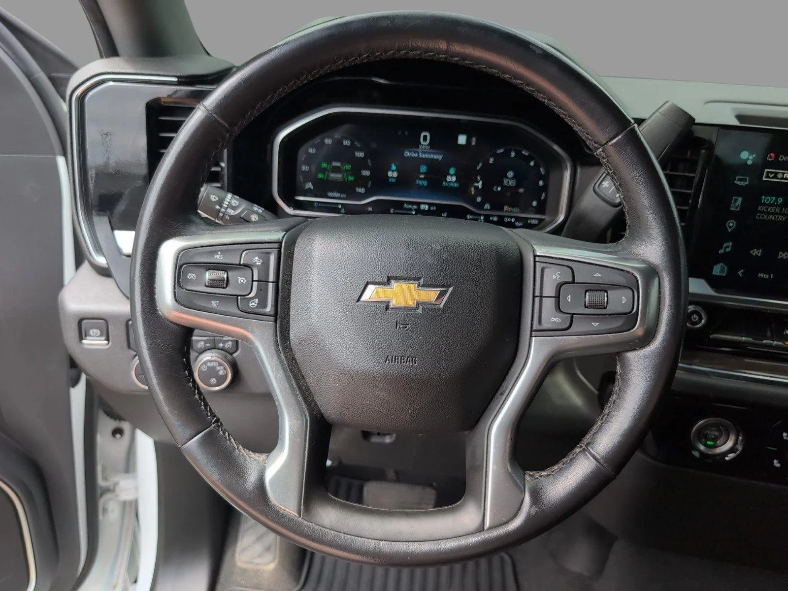 Used 2022 Summit White Chevrolet LT image 27