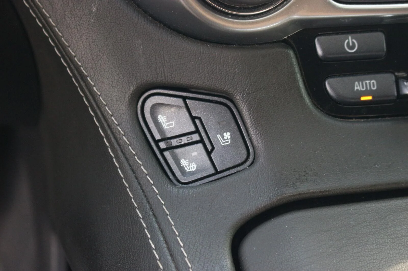 Used 2020 BLACK Chevrolet Premier image 30