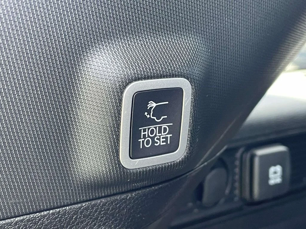 Used 2023 White Jeep Altitude X image 9