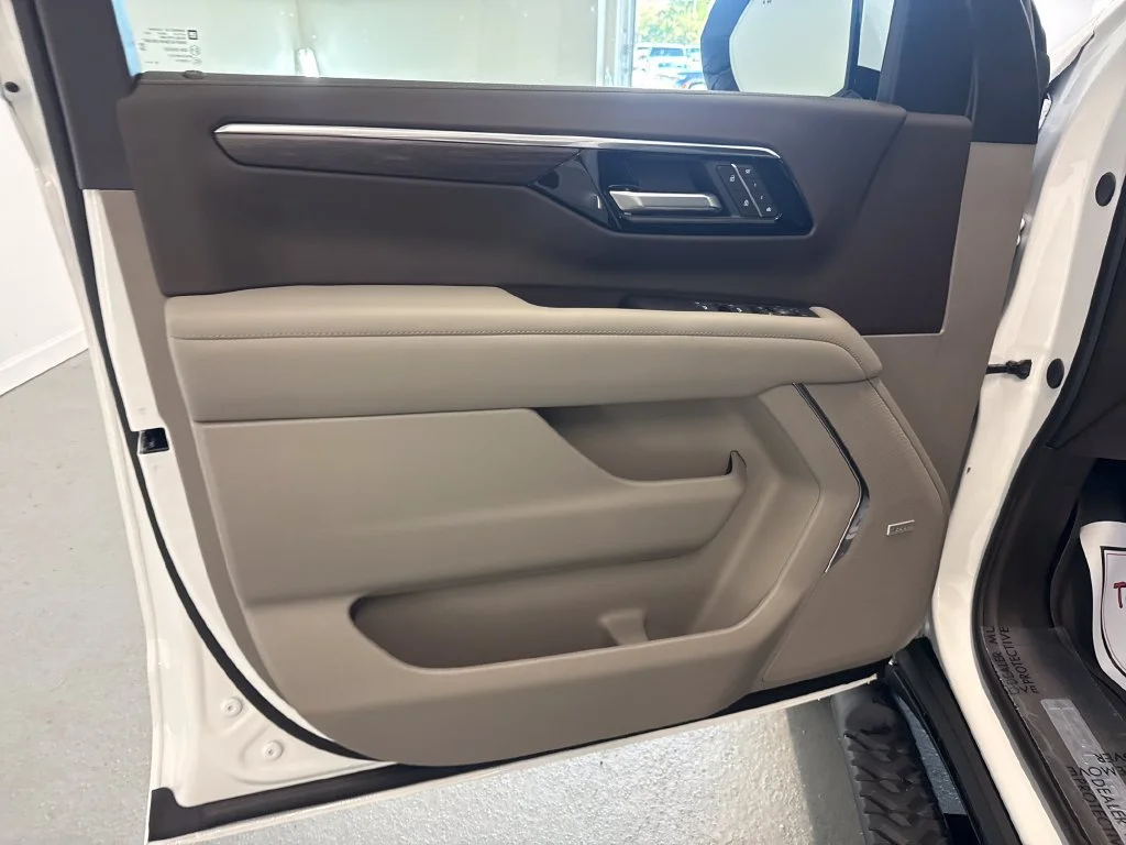 New 2027 Summit White Chevrolet Z71 image 12