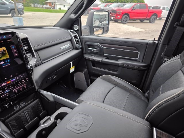 New 2026 Granite Crystal Metallic Clear-Coat Exterior Paint RAM Laramie image 38