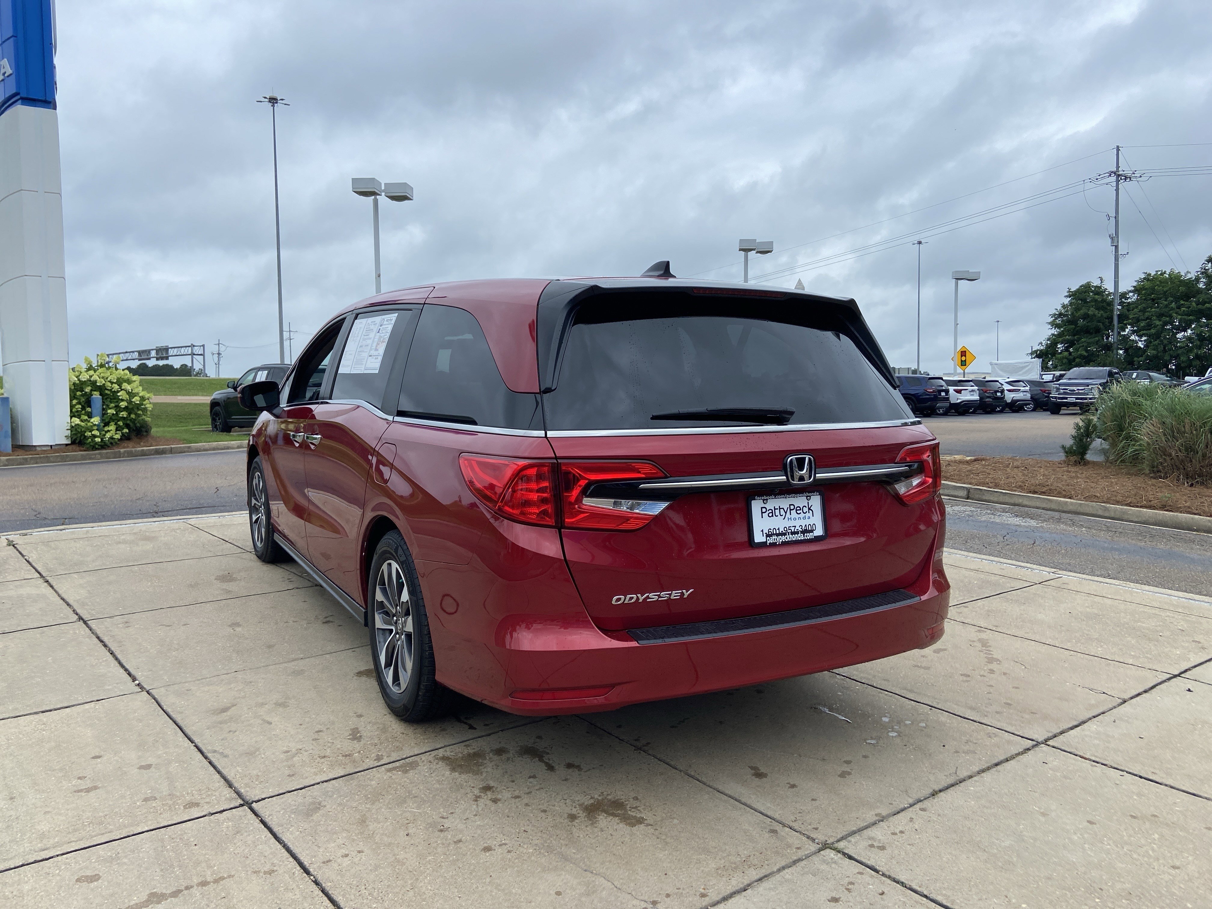 Used 2023 Radiant Red Metallic II Honda EX-L image 9