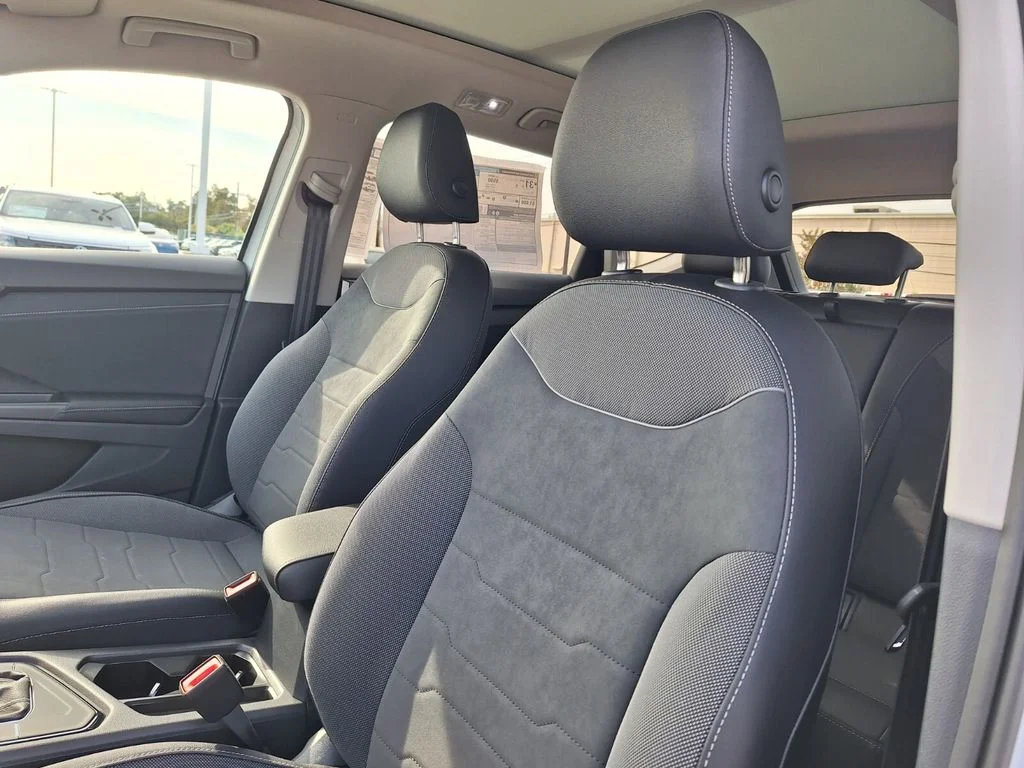 New 2026 White Volkswagen 1.5T SE Black image 11