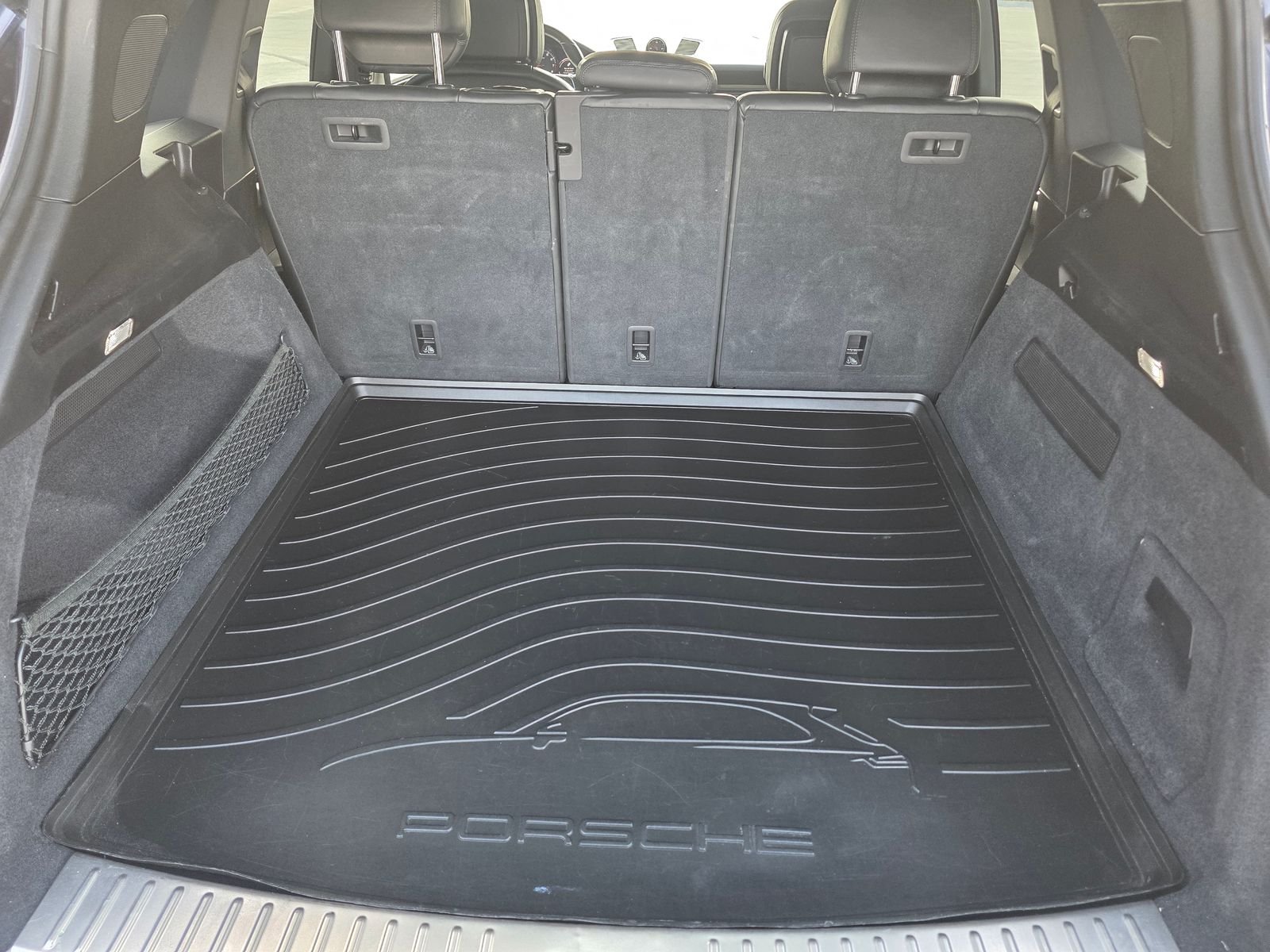 Used 2019  Porsche Base image 26