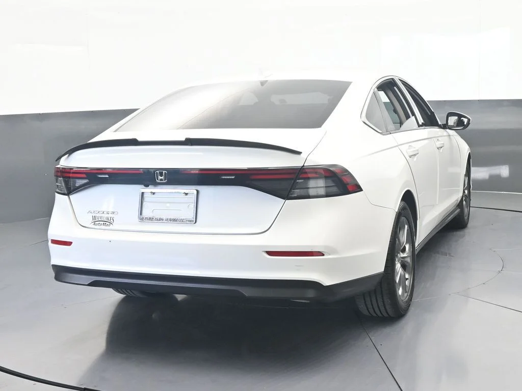 Used 2024 White Honda EX image 4