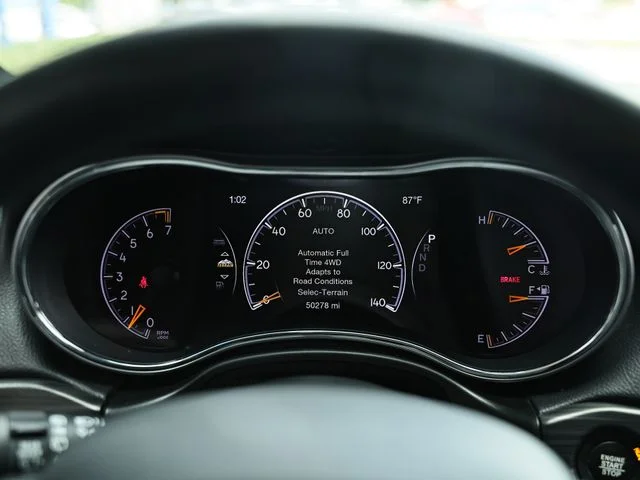 Used 2019 Bright White Clearcoat Jeep Limited image 31
