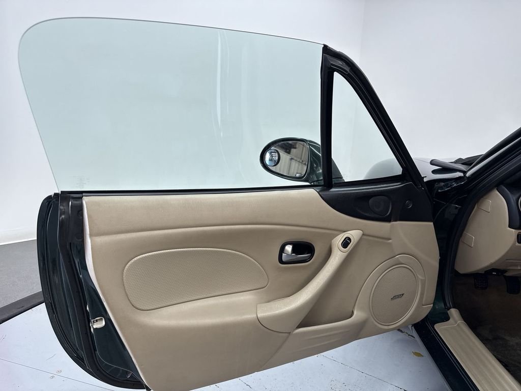 Used 2004 Emerald Mica Mazda Base image 13