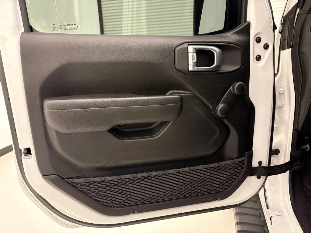 Used 2023 White Jeep Sport image 19