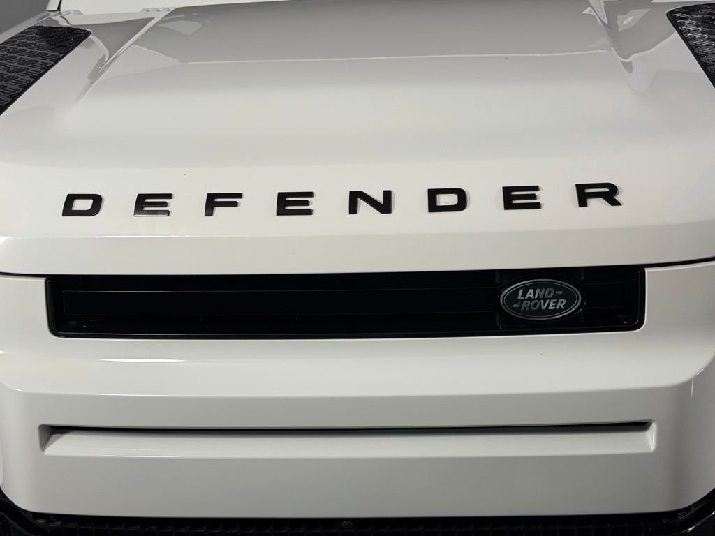 2024 Land Rover Defender X-Dynamic SE - Photo 13