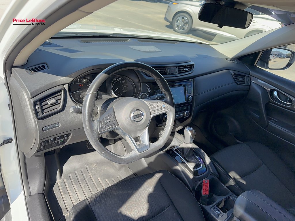Used 2019 WHITE Nissan SV image 18