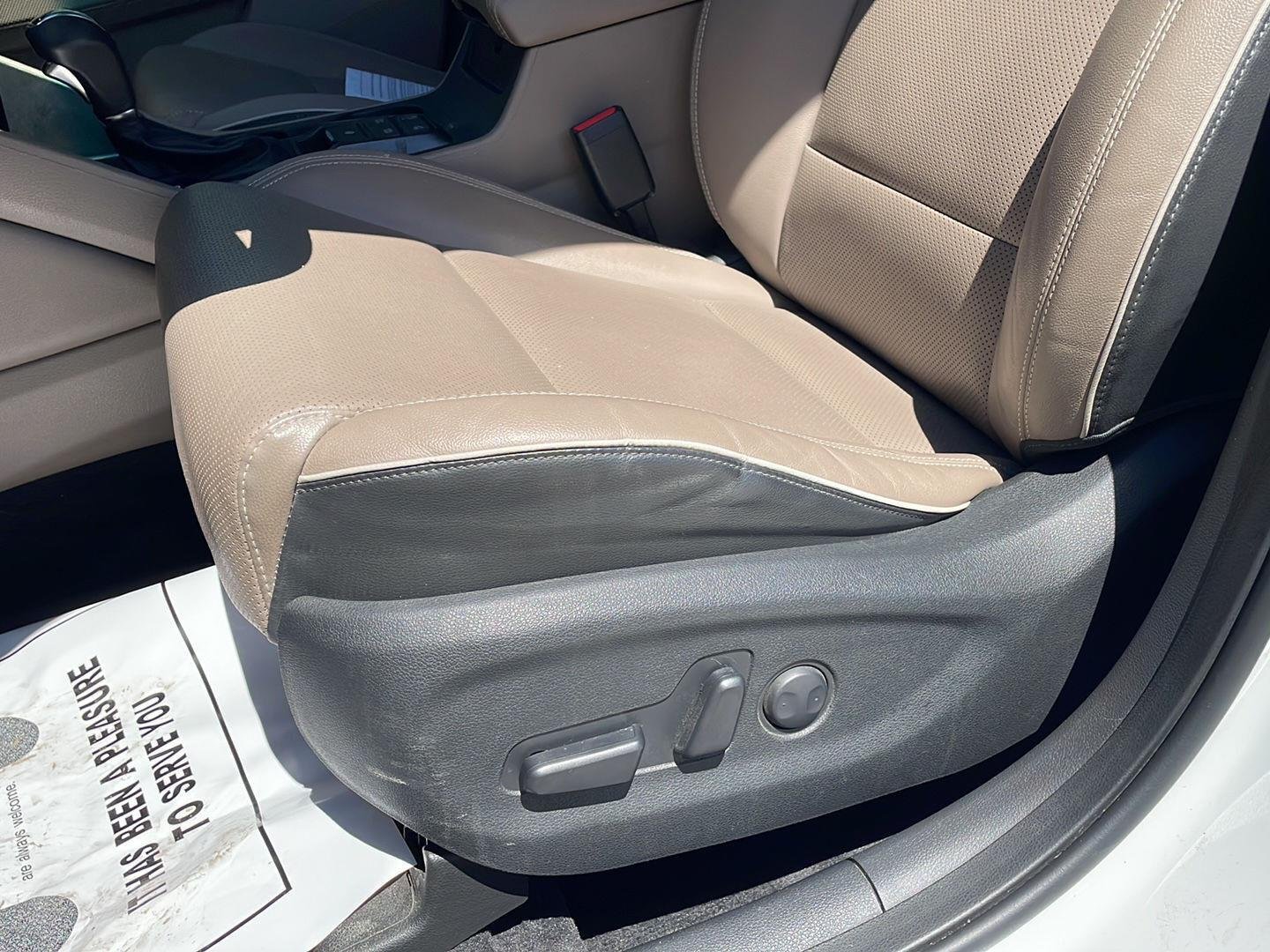 Used 2021 White Cream Hyundai Ultimate image 22