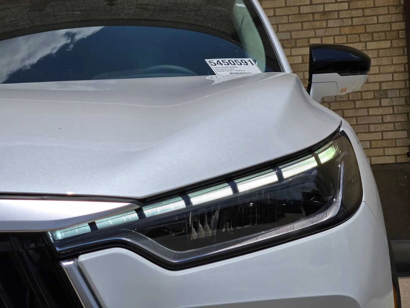 New 2027 RADIANT WHITE INFINITI Luxe FWD image 5