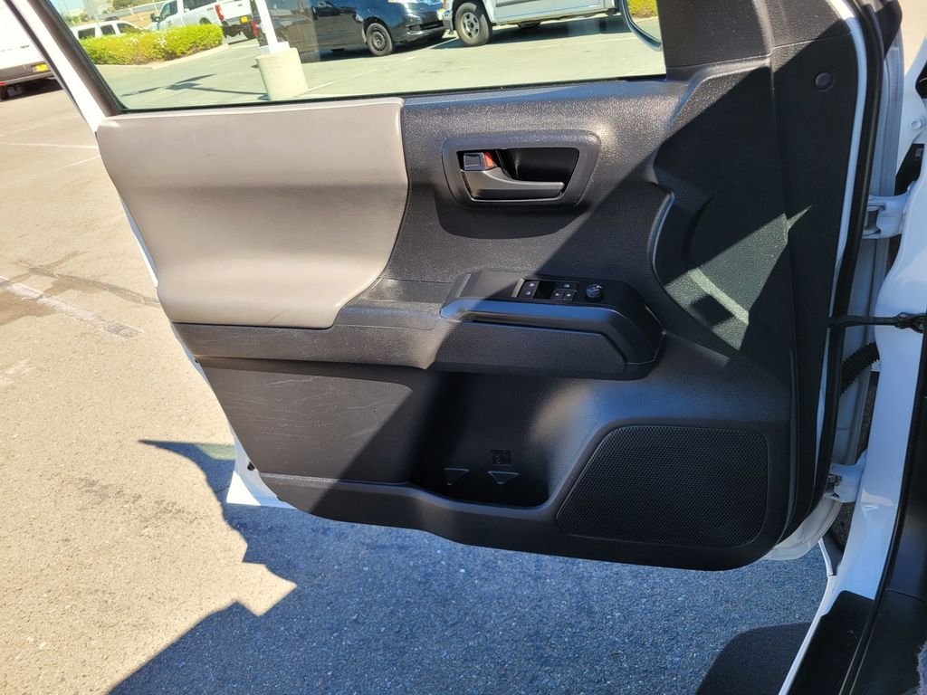 Certified Used 2022 White Toyota SR image 27