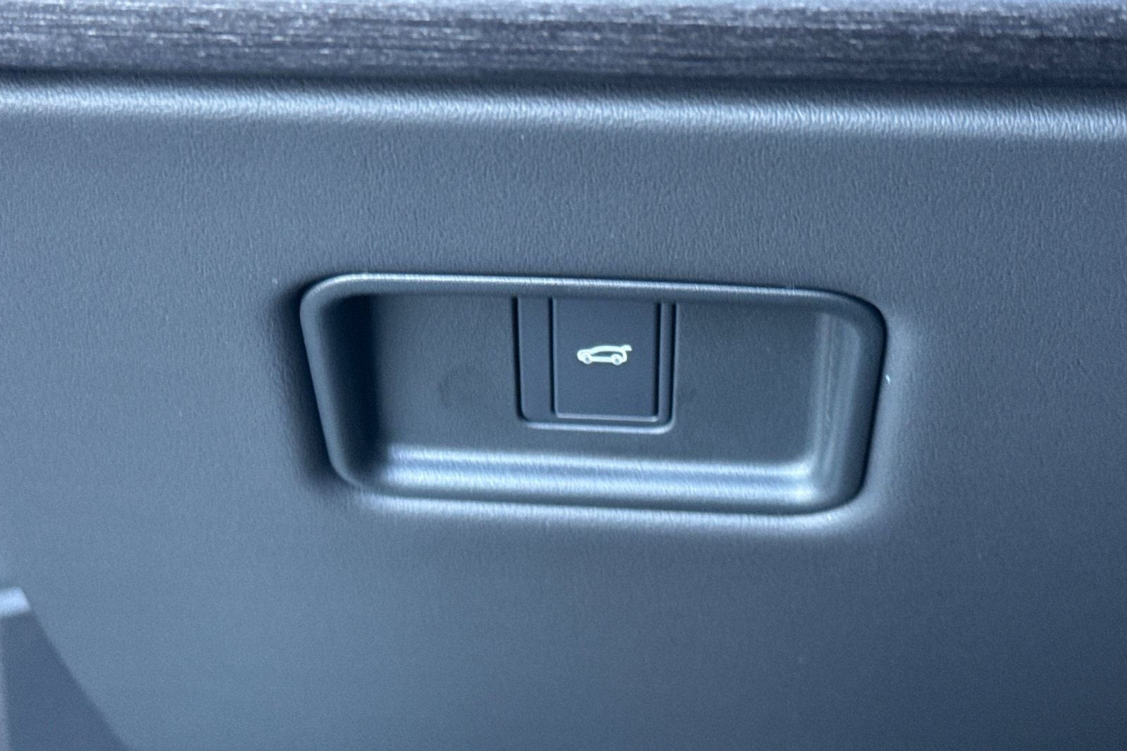 New 2026 Santorini Black Land Rover SE image 32