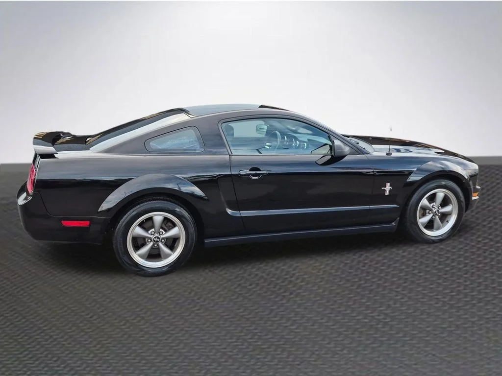 Used 2006 Black Ford V6 image 4
