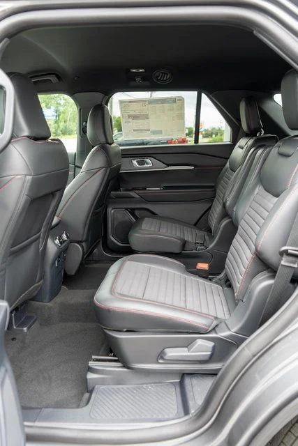 New 2026 Carbonized Gray Metallic Ford ST-Line image 9