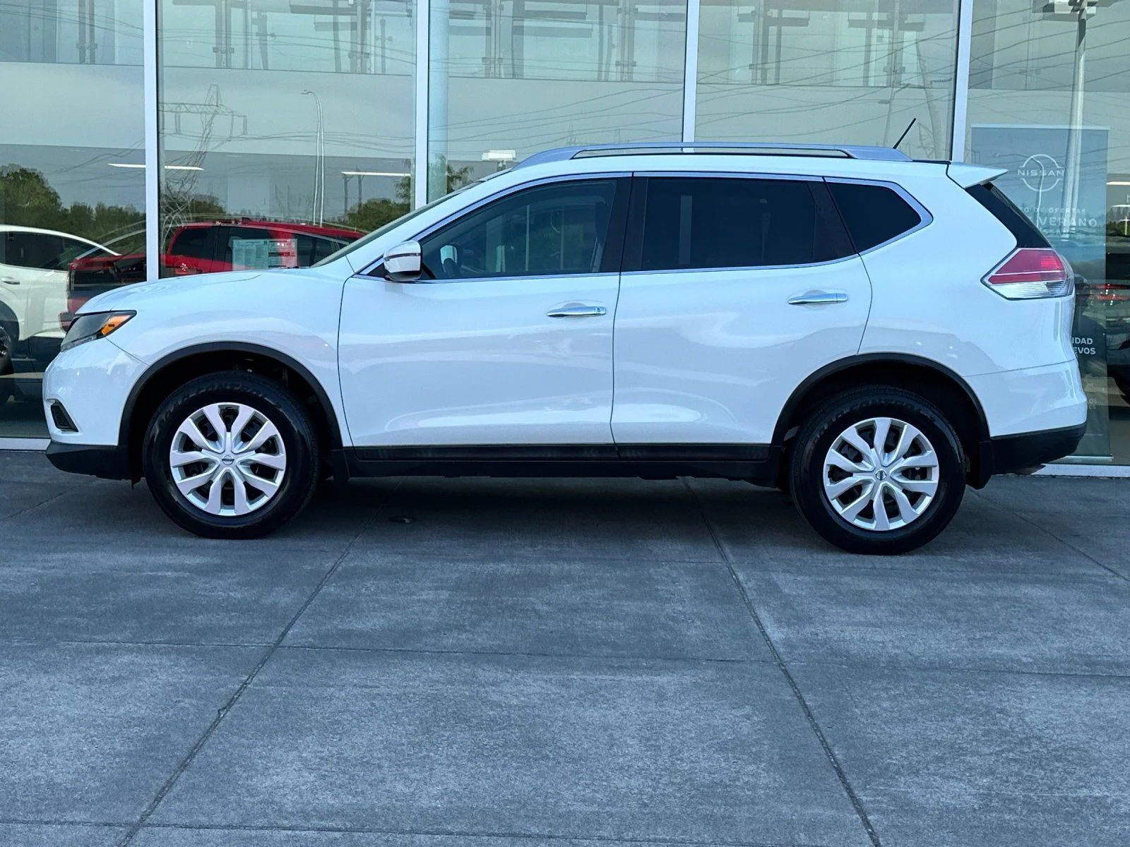 Used 2016 Glacier White Nissan S image 6