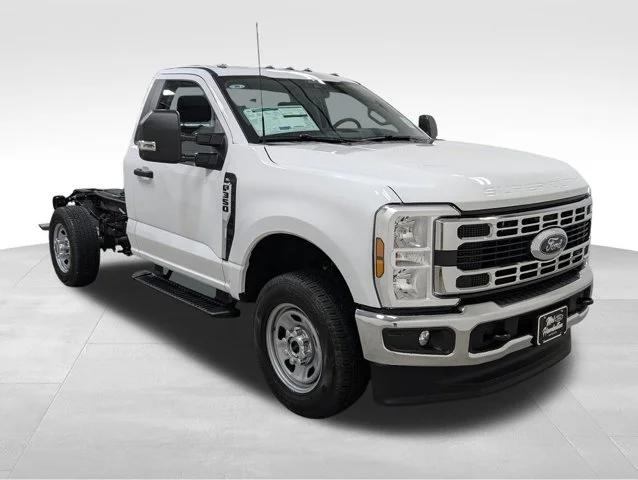 2026 Ford F-350 Super Duty Chassis Cab XL - Photo 17