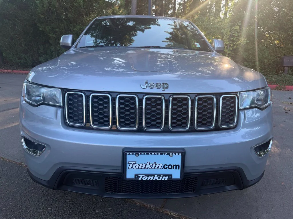 Used 2017 Billet Silver Metallic Jeep Laredo image 9