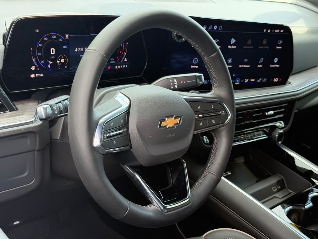 Used 2025 Black Chevrolet Premier image 19