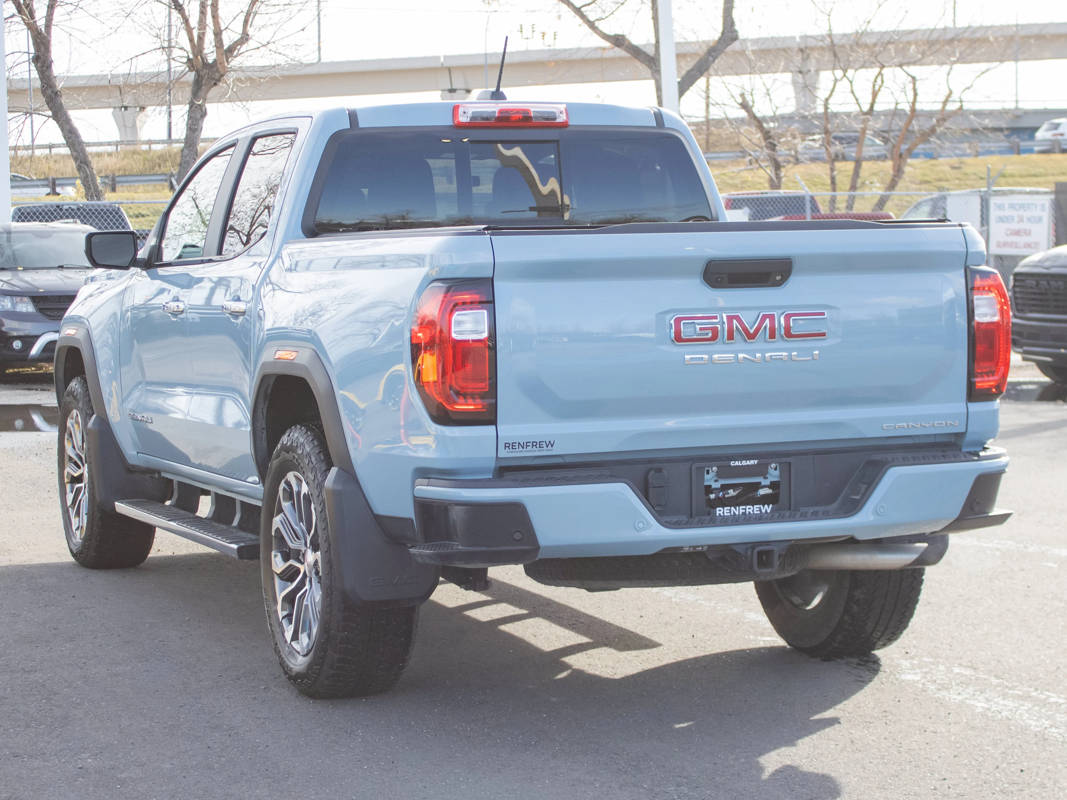 Used 2026 glacier metallic GMC Denali* Crew Cab 4x4, Front Heated/Ventilated Seats & Wheel, Sunroof, Bose Audio image 12