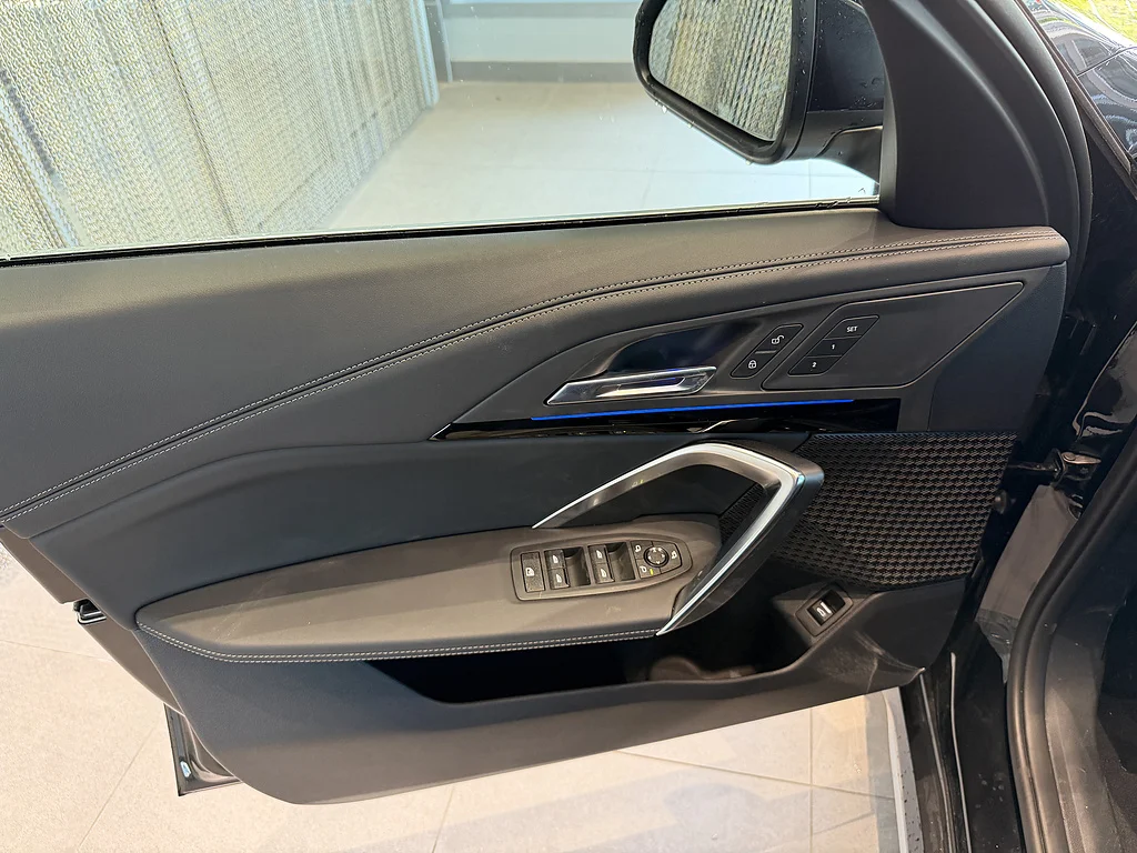 New 2026 Black Sapphire Metallic BMW xDrive28i image 11