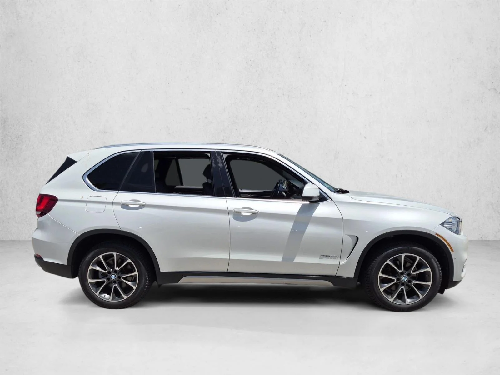 Used 2018 Mineral White Metallic BMW sDrive35i image 4