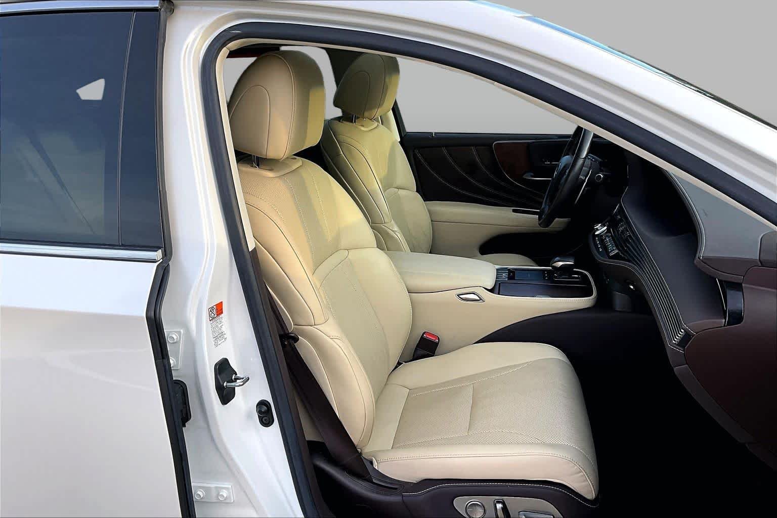 Used 2020 Eminent White Pearl Lexus  image 8