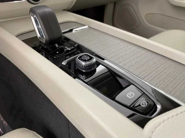 Used 2024 White Volvo T8 Plus Dark Theme image 23