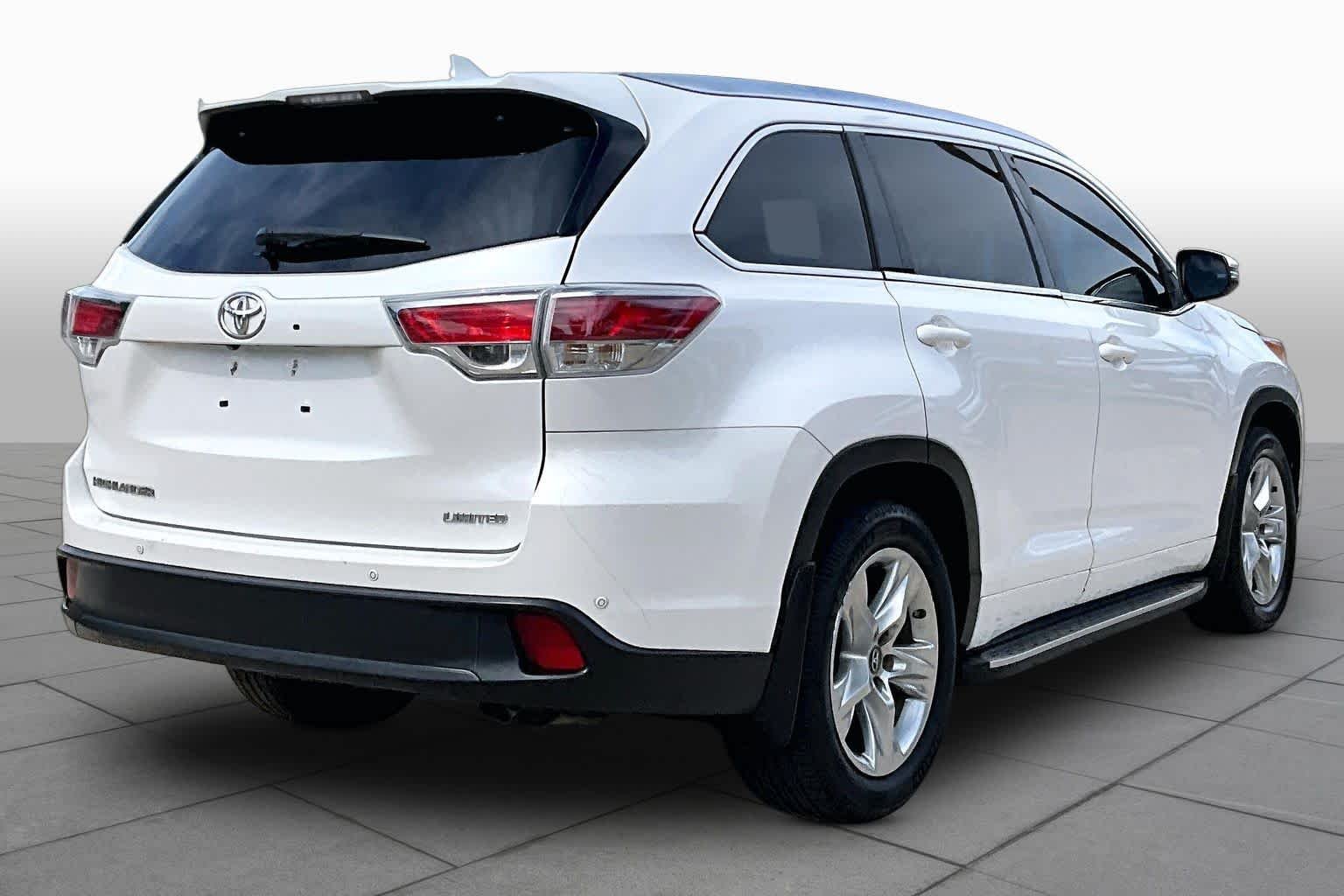 Used 2016 Blizzard Pearl Toyota Limited image 12