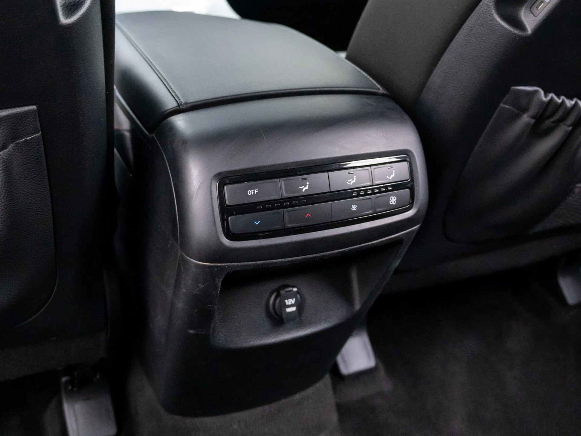 Used 2023 White Hyundai SE image 18