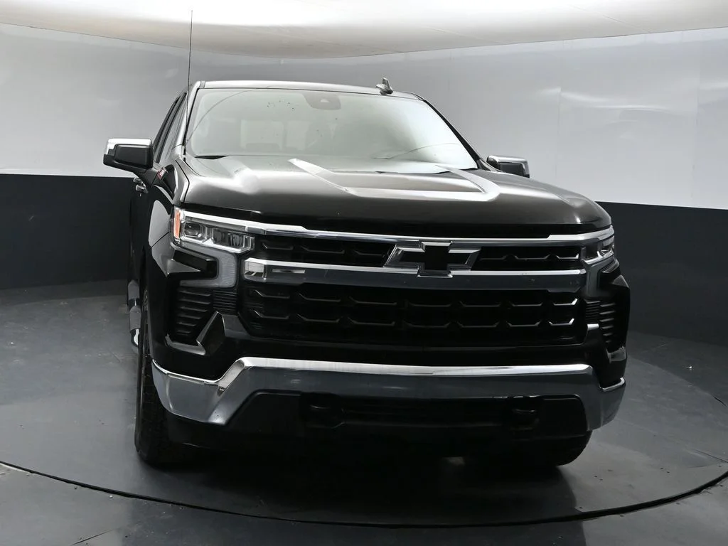 Used 2025 Black Chevrolet LT image 6